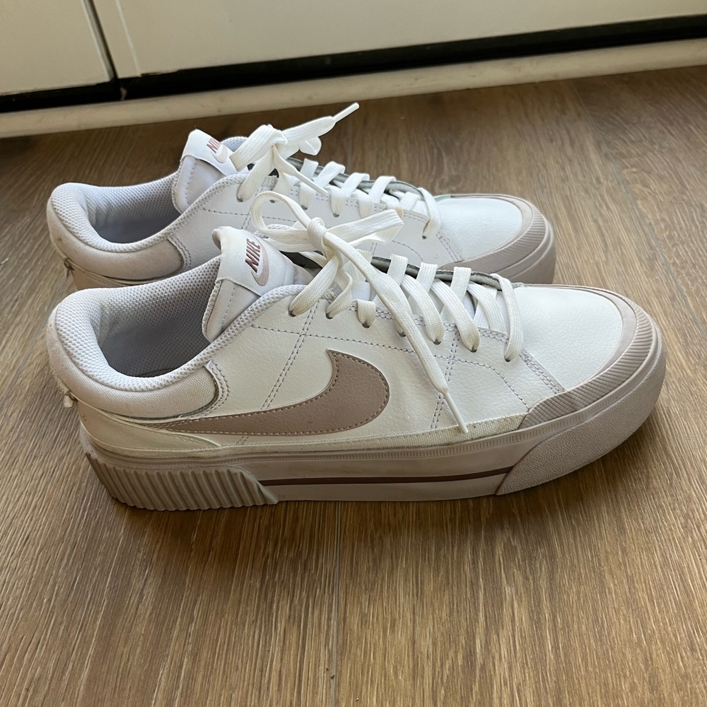 Women’s Size 10 Nike White and Light Lavender Purple Sneakers